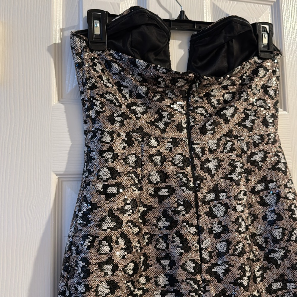 Dress - Picture 3 of 4